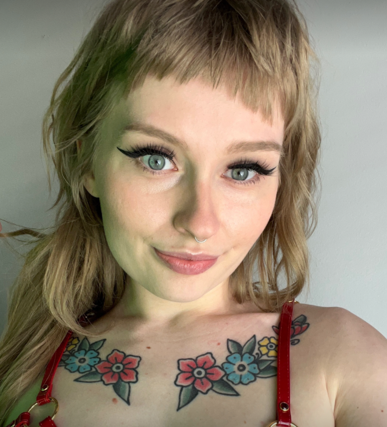 Barbie (@barbiexparker) onlyfans model  from Pennsylvania picture wearing a tattoo