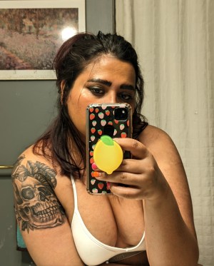 @the_czars_ass will give you the best punjabi girlfriend experience on onlyfans. She is good at sexting to make you cum wearing white bra showing her skull tattoo.